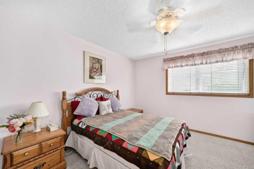 20 Everstone Place Sw, Calgary, AB - Indoor Photo Showing Bedroom
