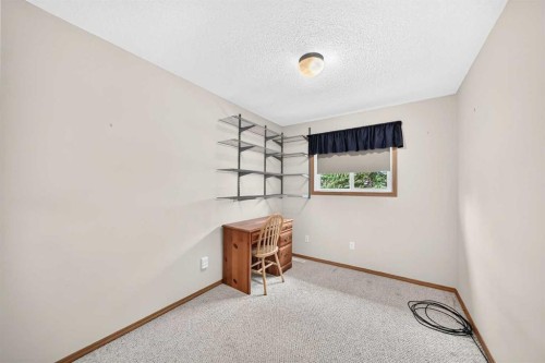 20 Everstone Place Sw, Calgary, AB - Indoor Photo Showing Other Room