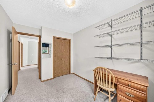 20 Everstone Place Sw, Calgary, AB - Indoor