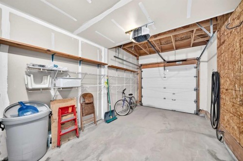 20 Everstone Place Sw, Calgary, AB - Indoor Photo Showing Garage
