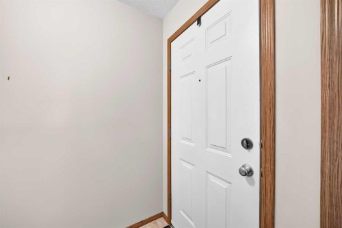 20 Everstone Place Sw, Calgary, AB - Indoor Photo Showing Other Room