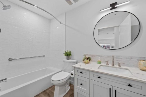 219-12 Mahogany Path Se, Calgary, AB - Indoor Photo Showing Bathroom