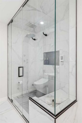 6991 Christie Briar Manor Sw, Calgary, AB - Indoor Photo Showing Bathroom