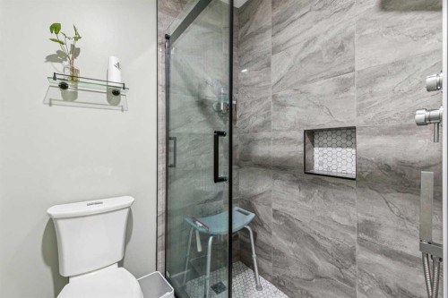 6991 Christie Briar Manor Sw, Calgary, AB - Indoor Photo Showing Bathroom