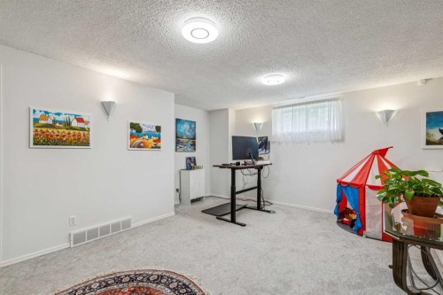 6991 Christie Briar Manor Sw, Calgary, AB - Indoor Photo Showing Other Room