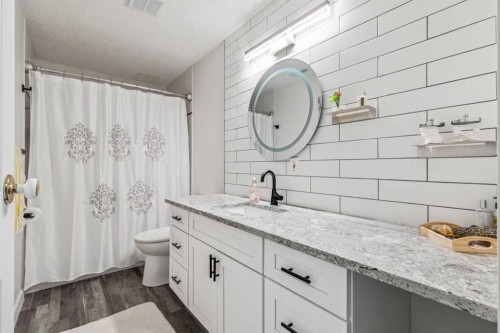 6991 Christie Briar Manor Sw, Calgary, AB - Indoor Photo Showing Bathroom