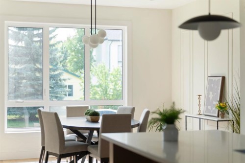 8138 47 Avenue Nw, Calgary, AB - Indoor Photo Showing Dining Room