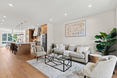 8138 47 Avenue Nw, Calgary, AB - Indoor Photo Showing Living Room