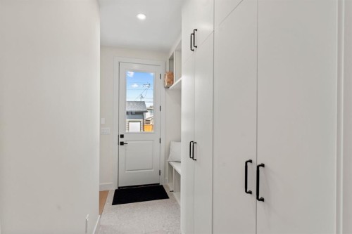 8138 47 Avenue Nw, Calgary, AB - Indoor Photo Showing Other Room