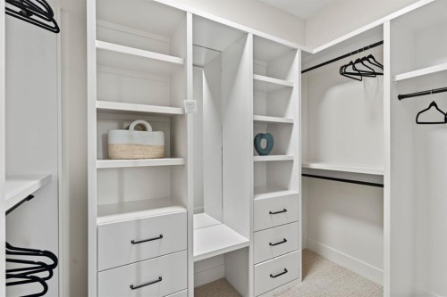 8138 47 Avenue Nw, Calgary, AB - Indoor With Storage