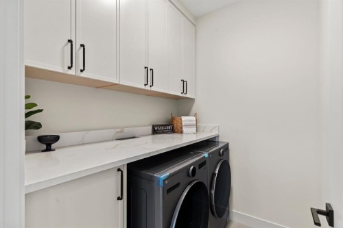 8138 47 Avenue Nw, Calgary, AB - Indoor Photo Showing Laundry Room