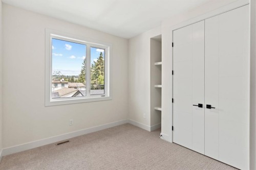 8138 47 Avenue Nw, Calgary, AB - Indoor Photo Showing Other Room