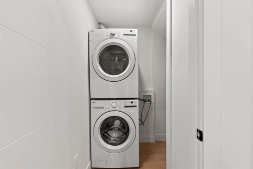 8138 47 Avenue Nw, Calgary, AB - Indoor Photo Showing Laundry Room