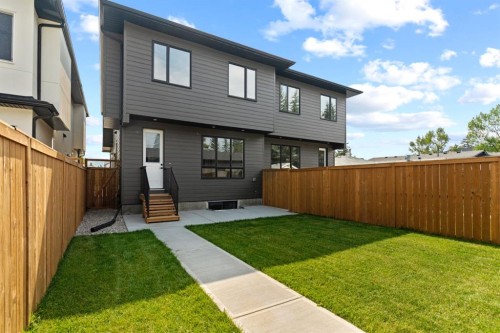 8138 47 Avenue Nw, Calgary, AB - Outdoor