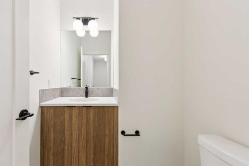 69 Heritage Park, Cochrane, AB - Indoor Photo Showing Bathroom