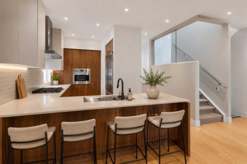 2218 32 Avenue Sw, Calgary, AB 