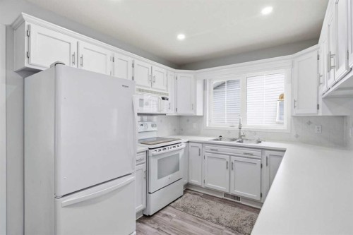 4014 Shannon Drive, Olds, AB - Indoor Photo Showing Kitchen With Double Sink