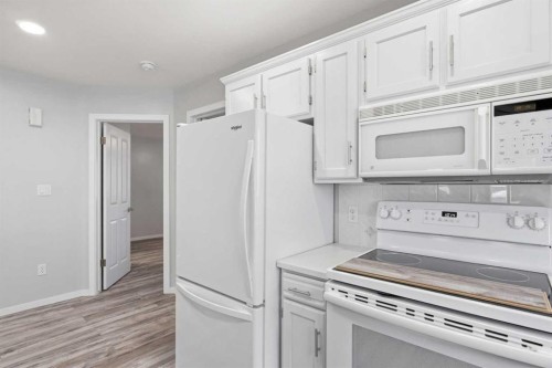 4014 Shannon Drive, Olds, AB - Indoor Photo Showing Kitchen