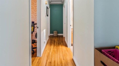 1027 Lake Sylvan Drive Se, Calgary, AB - Indoor Photo Showing Other Room