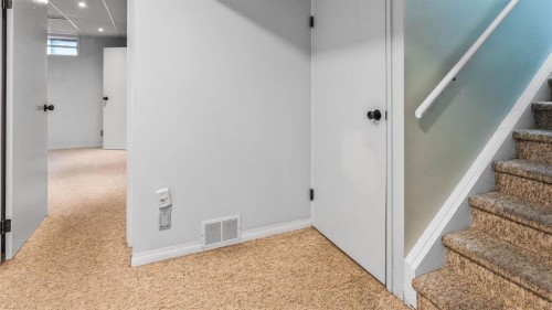 1027 Lake Sylvan Drive Se, Calgary, AB - Indoor Photo Showing Other Room