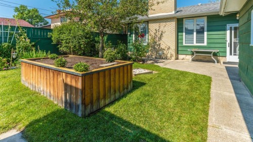 1027 Lake Sylvan Drive Se, Calgary, AB - Outdoor