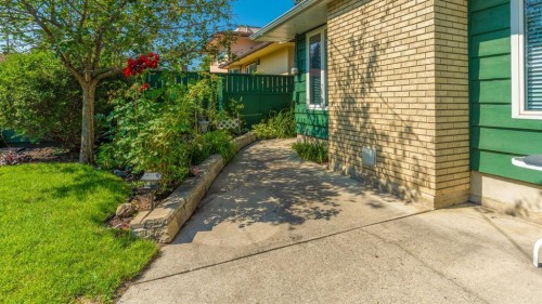 1027 Lake Sylvan Drive Se, Calgary, AB - Outdoor