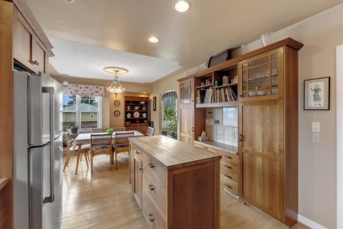 2204 Halifax Crescent Nw, Calgary, AB - Indoor