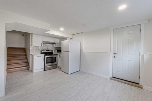 20 Castlegrove Way Ne, Calgary, AB - Indoor