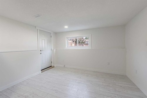 20 Castlegrove Way Ne, Calgary, AB - Indoor Photo Showing Other Room