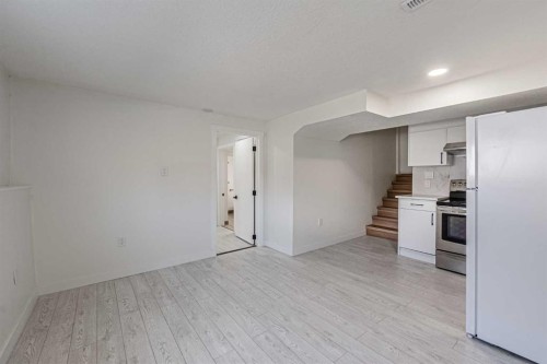 20 Castlegrove Way Ne, Calgary, AB - Indoor Photo Showing Kitchen
