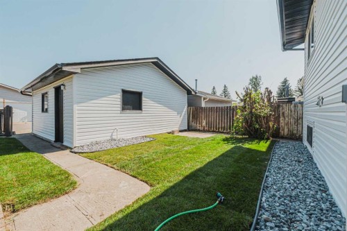 20 Castlegrove Way Ne, Calgary, AB - Outdoor With Exterior