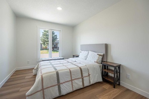 20 Castlegrove Way Ne, Calgary, AB - Indoor Photo Showing Bedroom