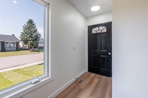 20 Castlegrove Way Ne, Calgary, AB - Indoor Photo Showing Other Room