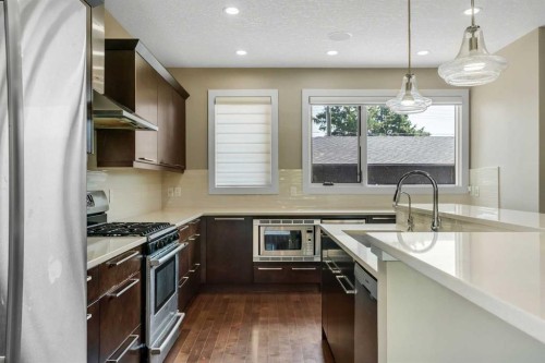 1721 44 Avenue Sw, Calgary, AB - Indoor Photo Showing Kitchen With Upgraded Kitchen