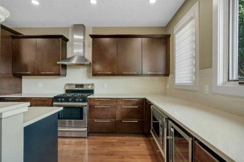 1721 44 Avenue Sw, Calgary, AB - Indoor Photo Showing Kitchen