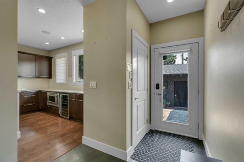 1721 44 Avenue Sw, Calgary, AB - Indoor Photo Showing Other Room