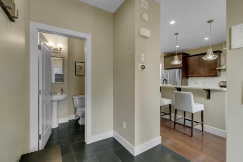 1721 44 Avenue Sw, Calgary, AB - Indoor Photo Showing Kitchen
