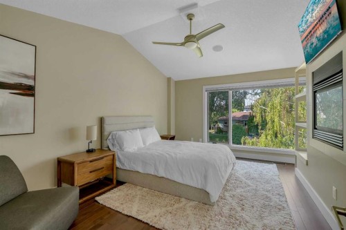 1721 44 Avenue Sw, Calgary, AB - Indoor Photo Showing Bedroom