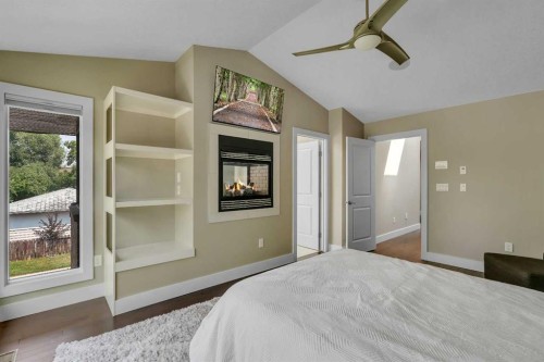 1721 44 Avenue Sw, Calgary, AB - Indoor Photo Showing Bedroom