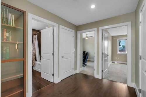 1721 44 Avenue Sw, Calgary, AB - Indoor Photo Showing Other Room