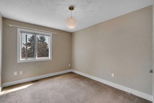 1721 44 Avenue Sw, Calgary, AB - Indoor Photo Showing Other Room