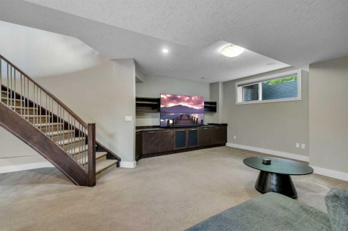 1721 44 Avenue Sw, Calgary, AB - Indoor Photo Showing Other Room