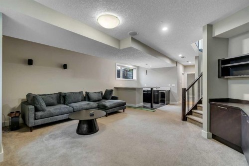 1721 44 Avenue Sw, Calgary, AB - Indoor Photo Showing Living Room