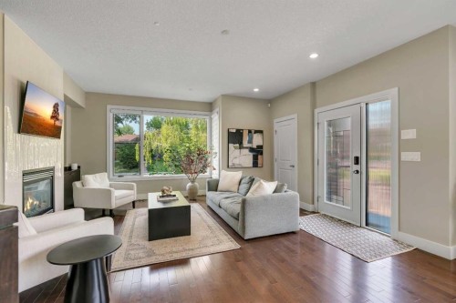 1721 44 Avenue Sw, Calgary, AB - Indoor Photo Showing Living Room With Fireplace