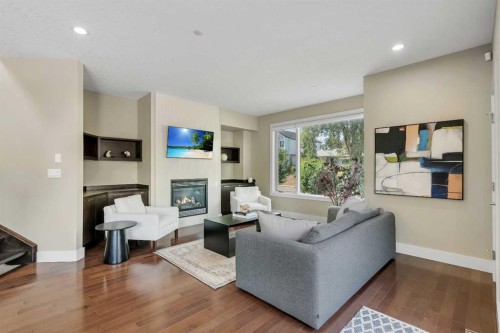 1721 44 Avenue Sw, Calgary, AB - Indoor Photo Showing Living Room With Fireplace