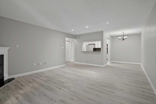 116-790 Kingsmere Crescent Sw, Calgary, AB - Indoor Photo Showing Other Room