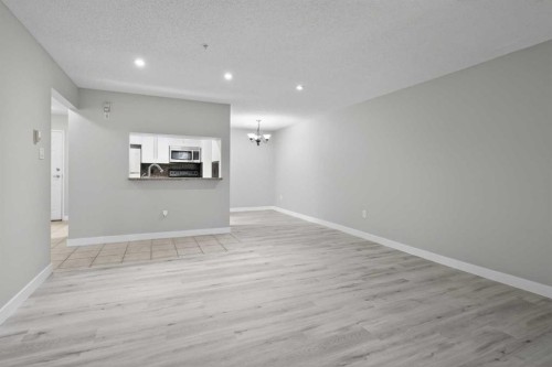 116-790 Kingsmere Crescent Sw, Calgary, AB - Indoor Photo Showing Other Room