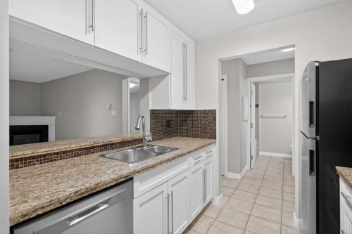 116-790 Kingsmere Crescent Sw, Calgary, AB - Indoor Photo Showing Kitchen With Double Sink