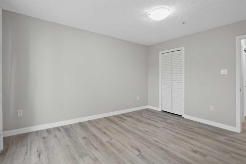 116-790 Kingsmere Crescent Sw, Calgary, AB - Indoor Photo Showing Other Room