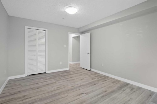 116-790 Kingsmere Crescent Sw, Calgary, AB - Indoor Photo Showing Other Room